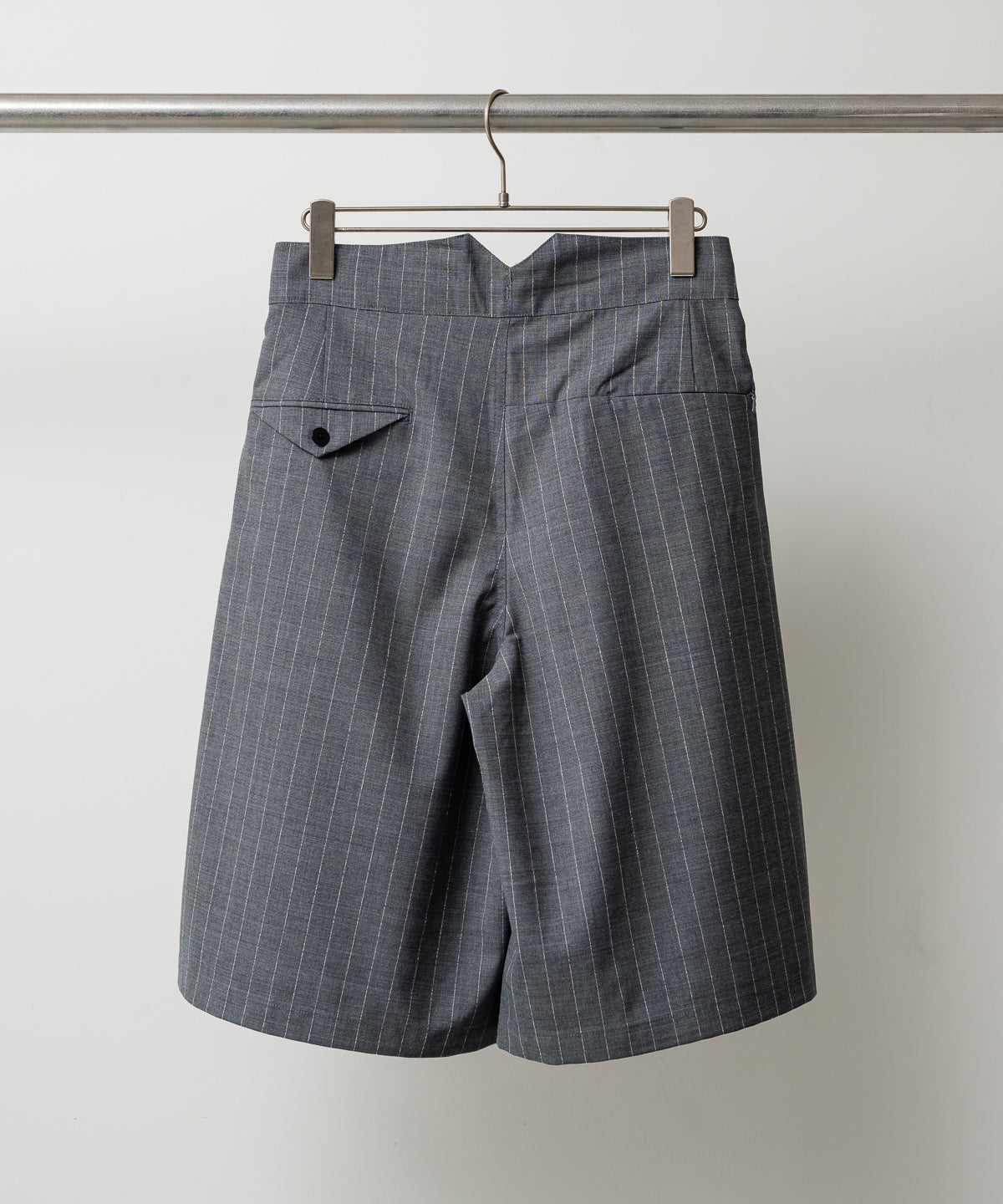 RESEARCHED 3/4 EASY SLACKS / WOOL SATIN CHALK STRIPE