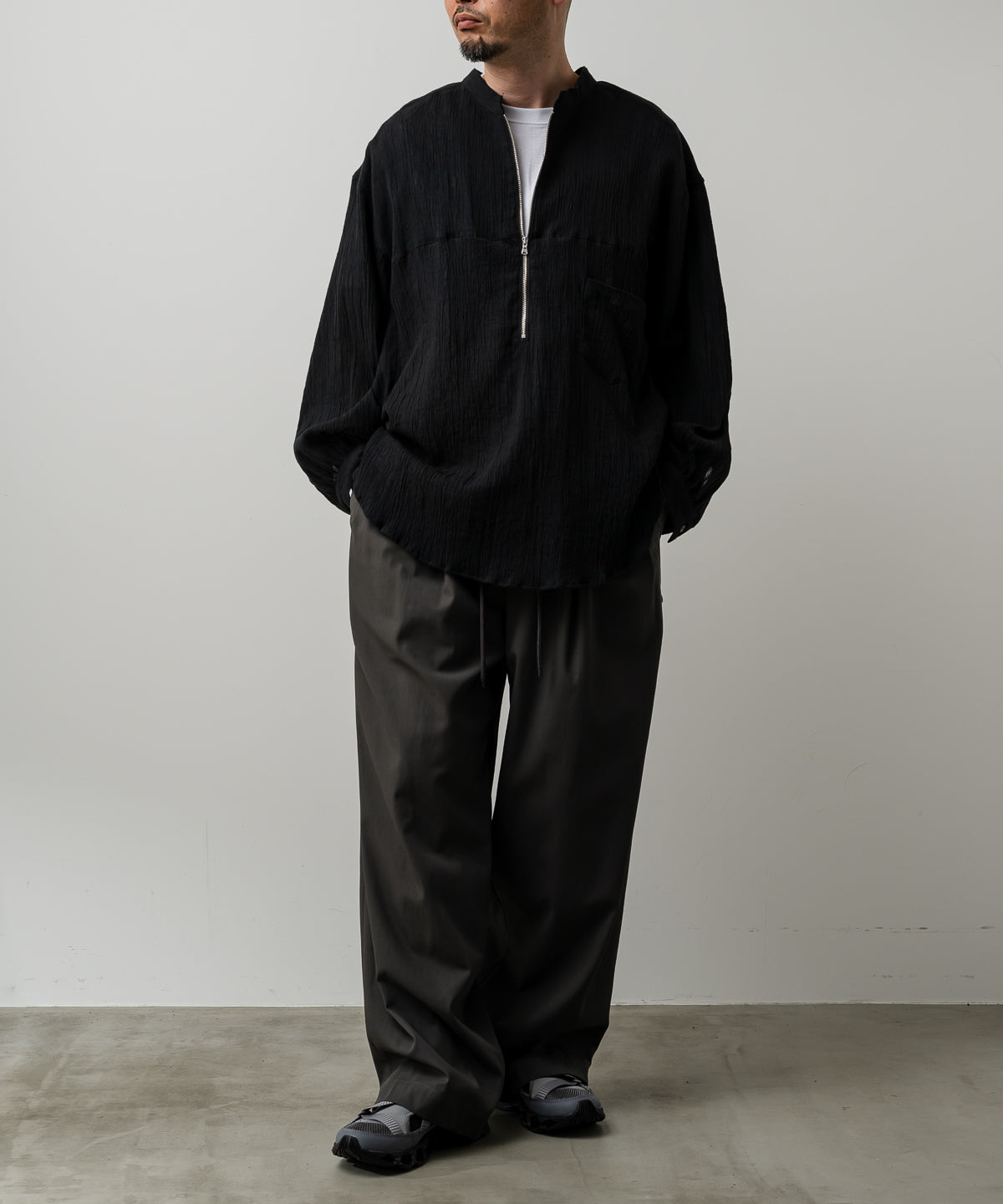 CREPE HALF ZIP SHIRT