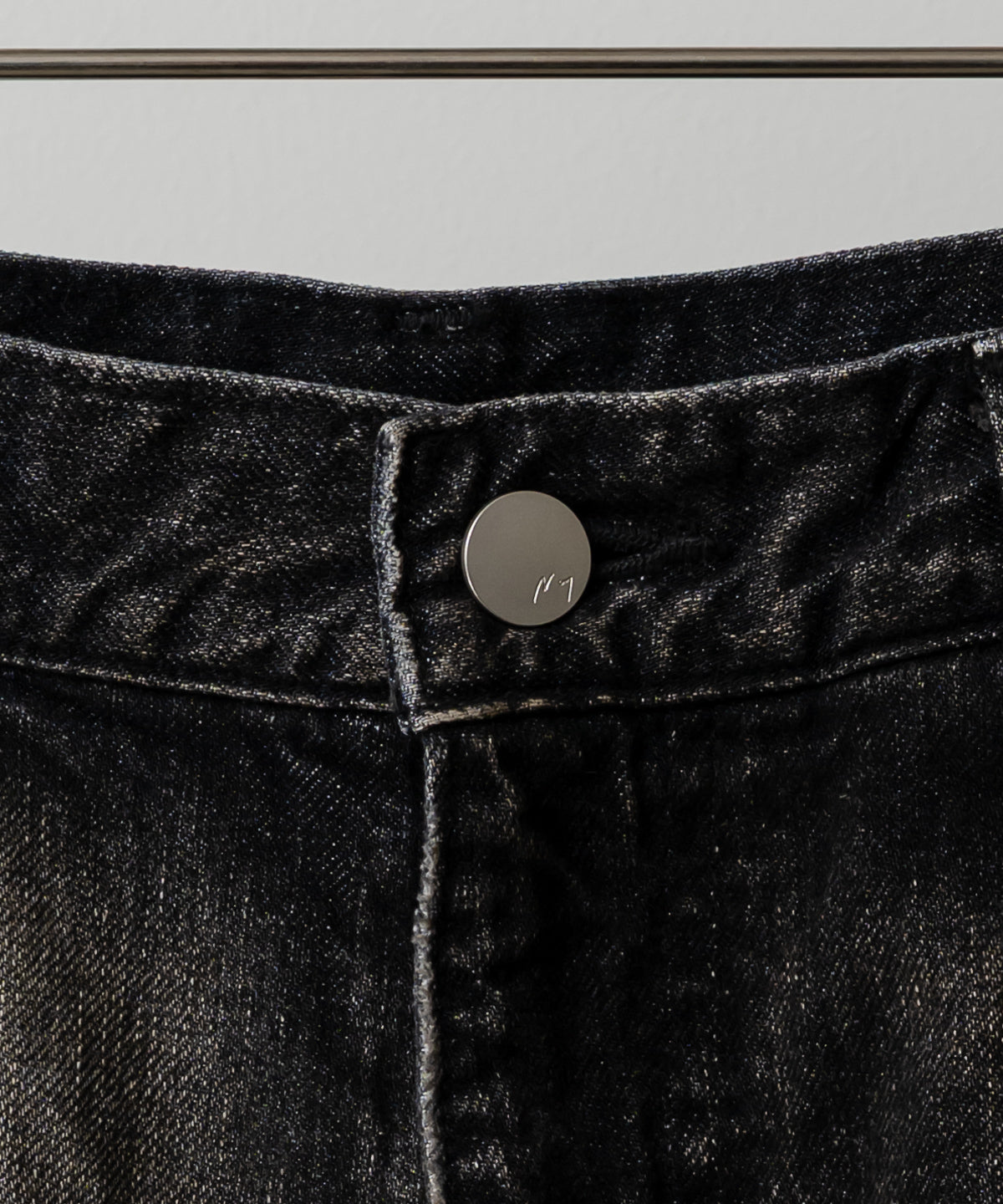 DENIM PAINTER SHORTS