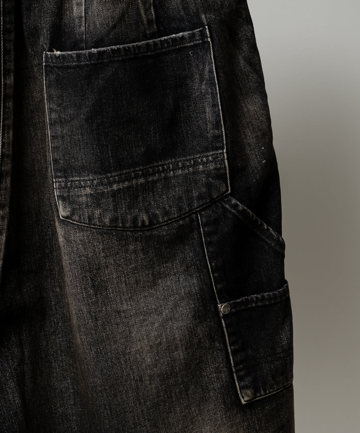 DENIM PAINTER SHORTS