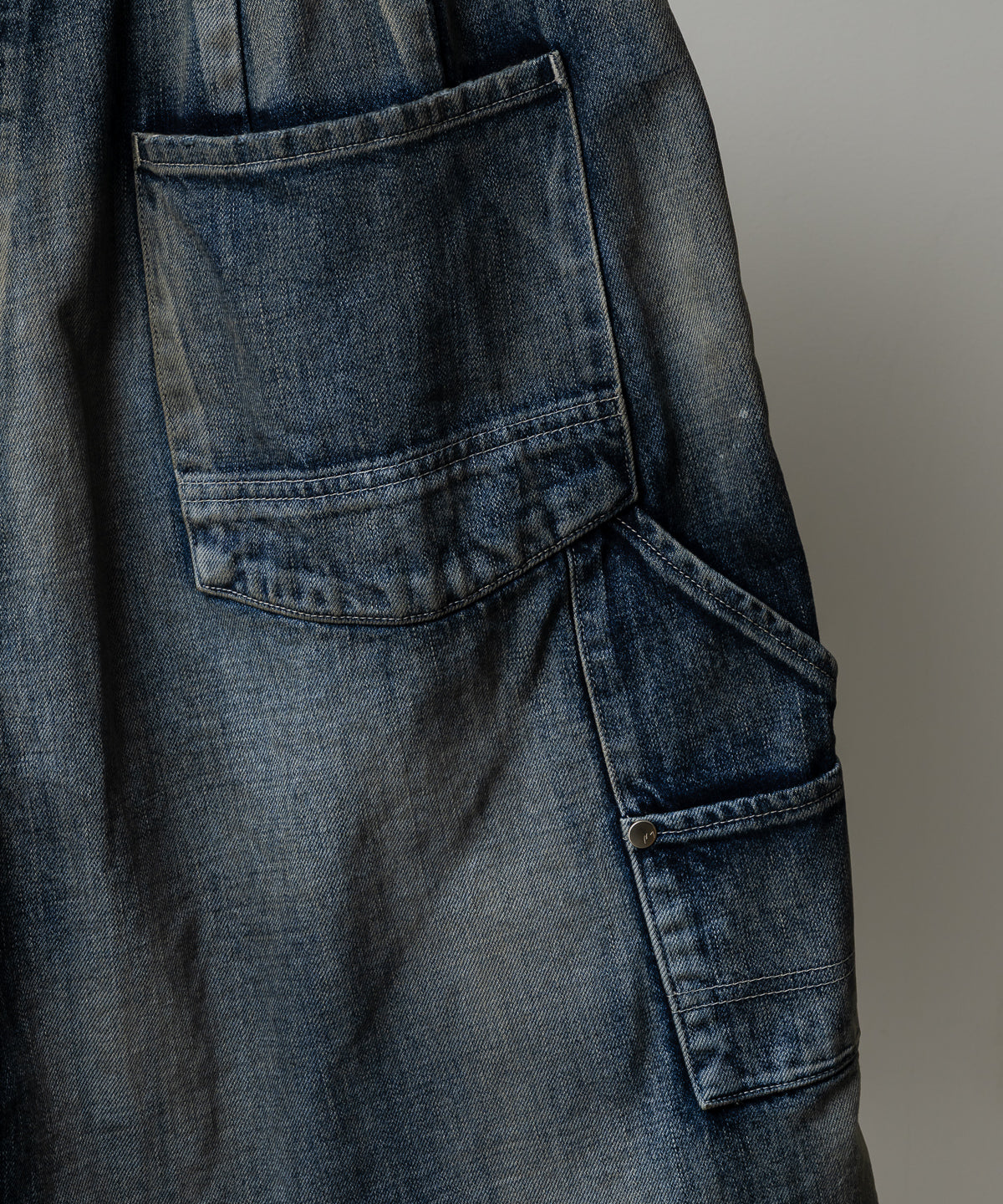 DENIM PAINTER SHORTS