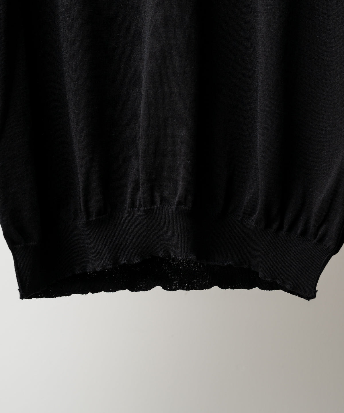 V-NECK KNIT SWEATER