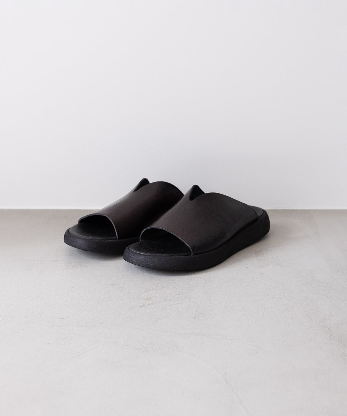 LETHER SLIPPER - BRADOR - BRADOR