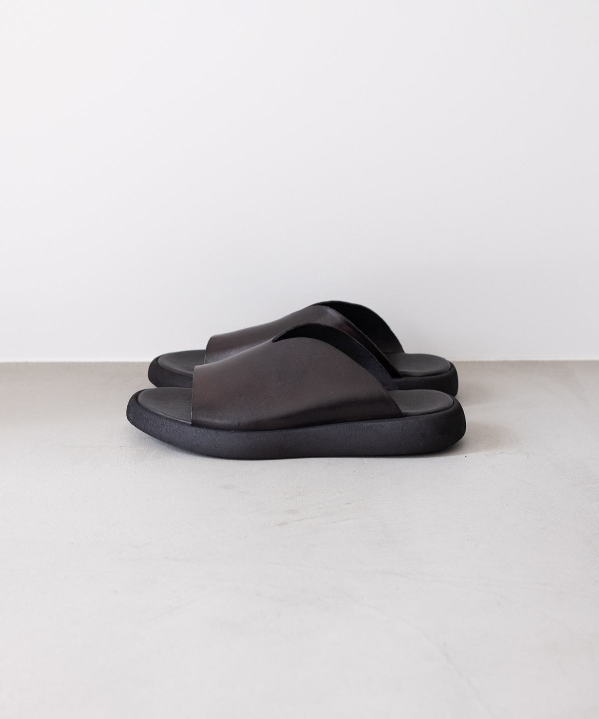 LETHER SLIPPER - BRADOR - BRADOR