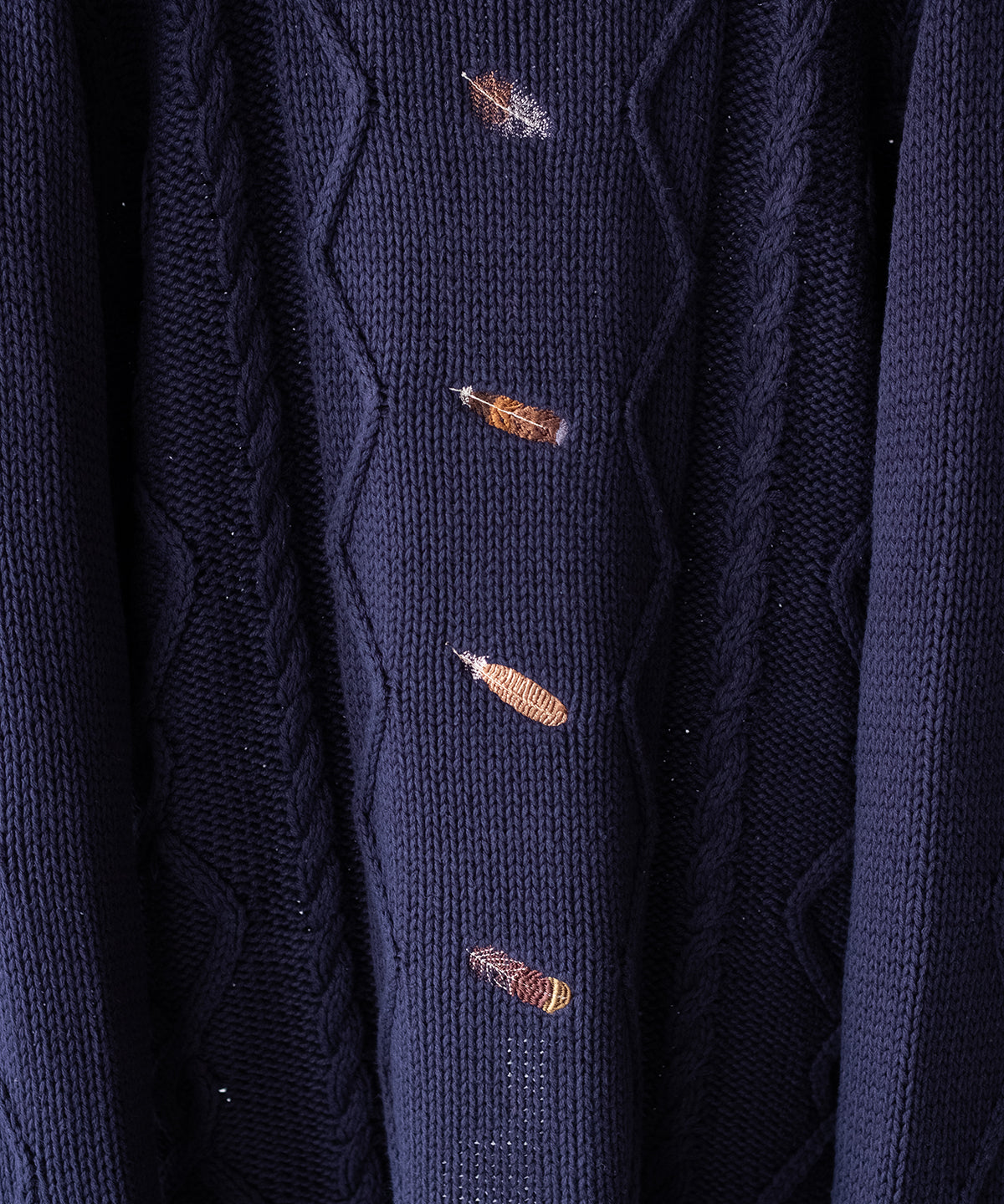 EMBROIDERY CABLE STICH KNIT