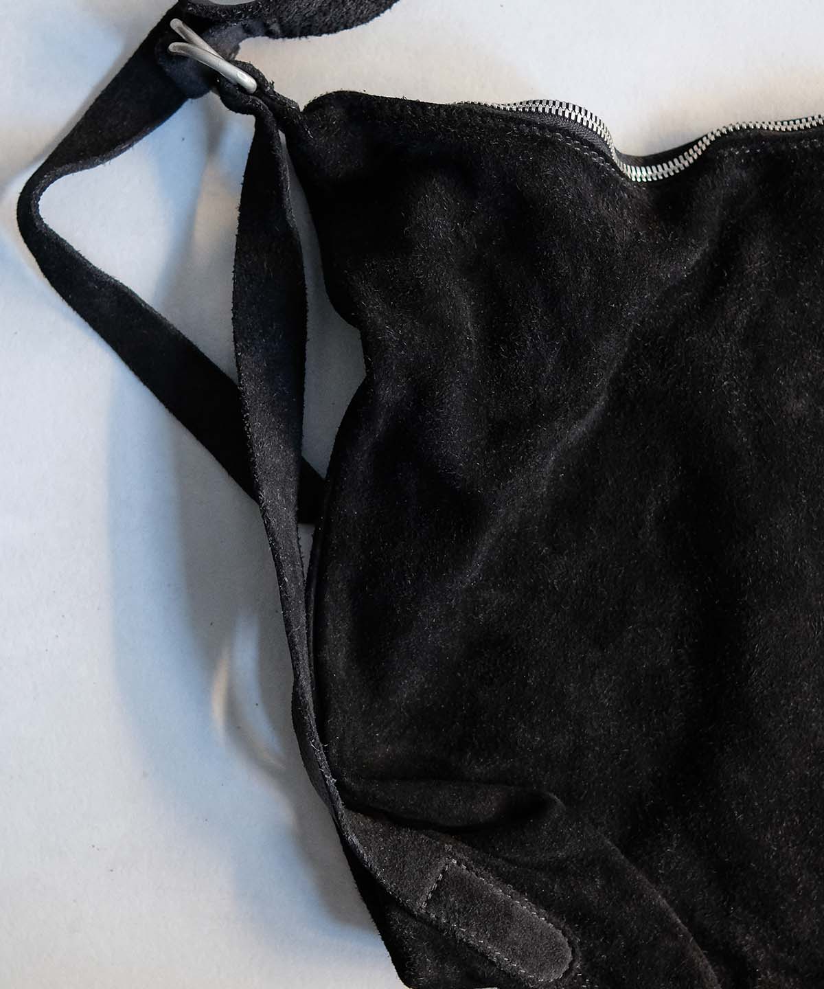 LAST1 >> Q15 LARGE CROSS - BODY BAG