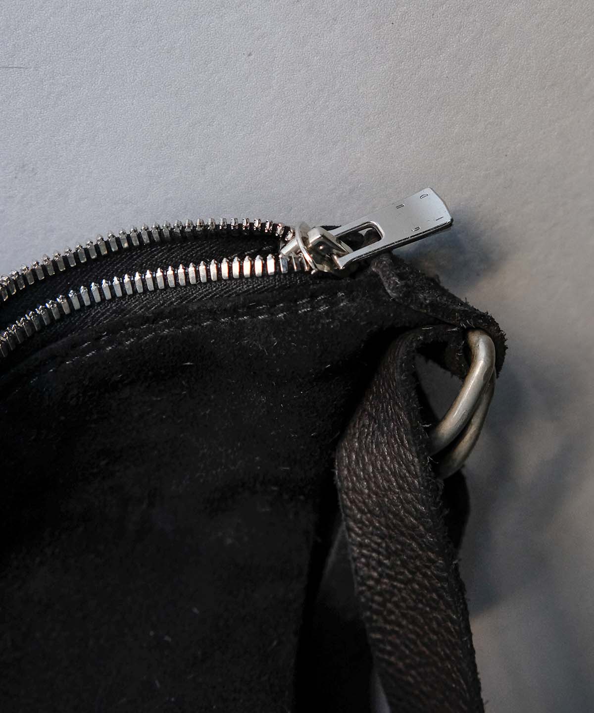 LAST1 >> Q15 LARGE CROSS - BODY BAG