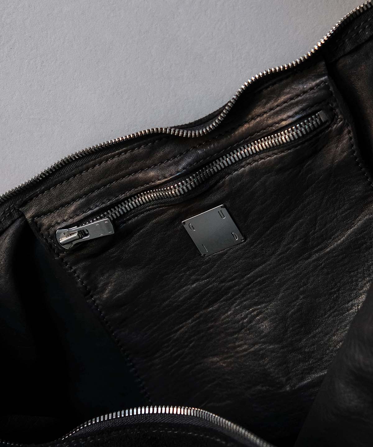 LAST1 >> Q15 LARGE CROSS - BODY BAG