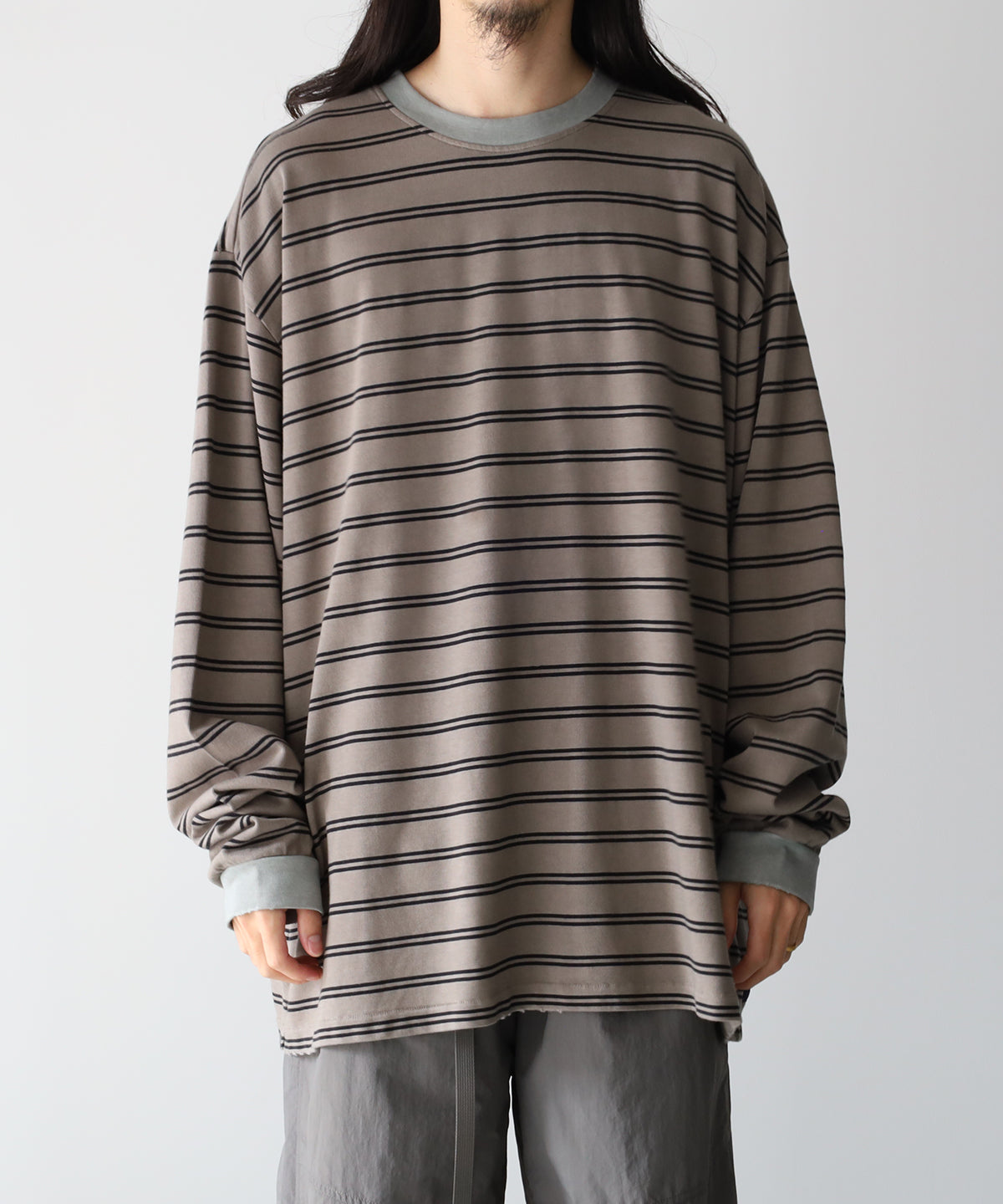 GRAY