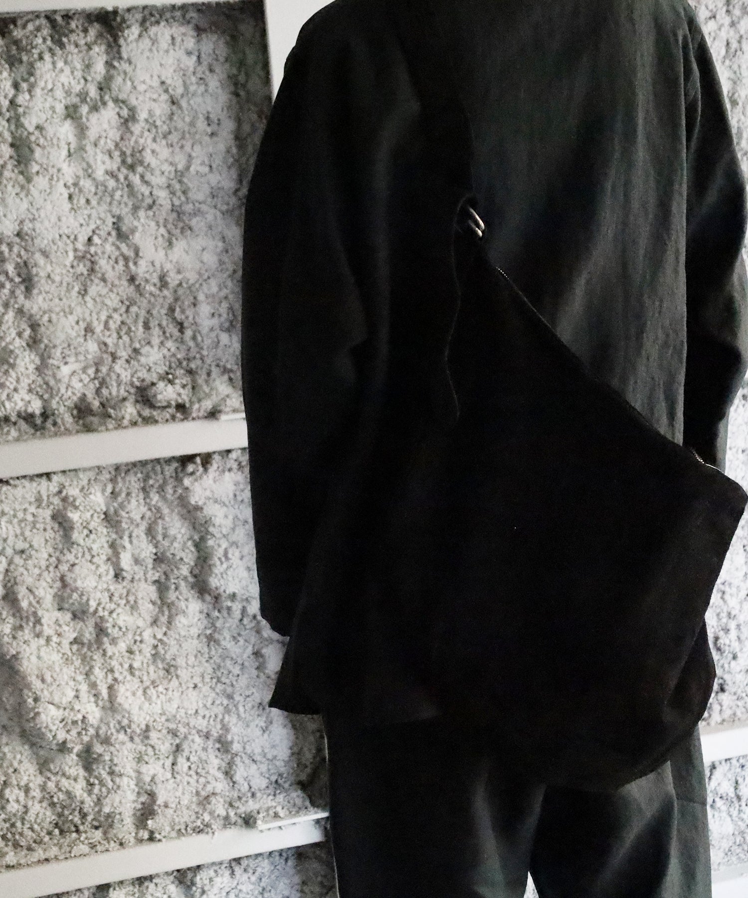 LAST1 >> Q15 LARGE CROSS - BODY BAG